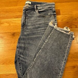 LOFT - side 14 - distressed crop Jean - white washed